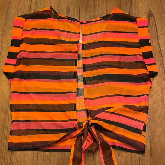 Sheer Tieable Short Sleeved Shirt - Picture 2 of 5